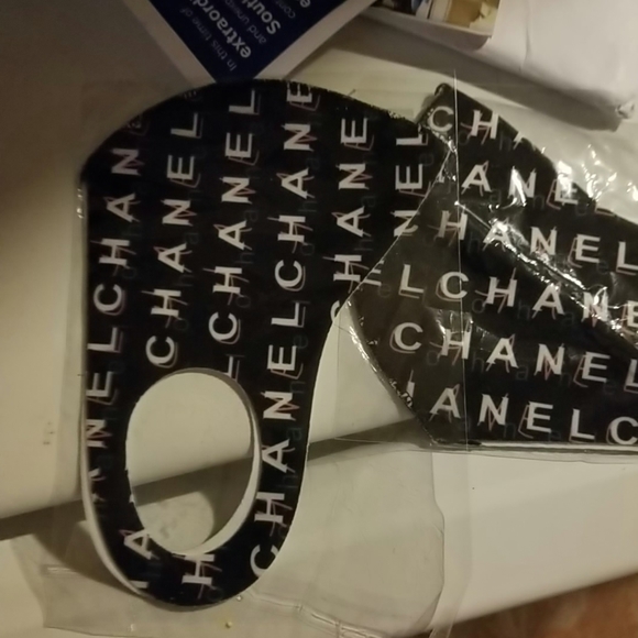 Mask - Picture 1 of 6